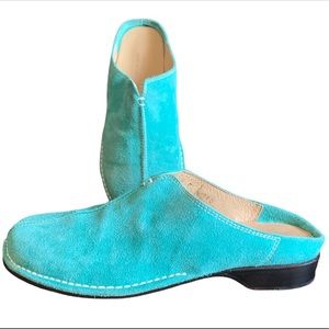 Donald J Pliner MADE ON THE BEACHES OF SPAIN Women's Suede Slip Ons 8M Chews